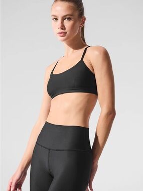 ALO Yoga Airlift Intrigue Bra Black. Size Large.